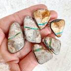 RIBBON ROCK STUD EARRINGS